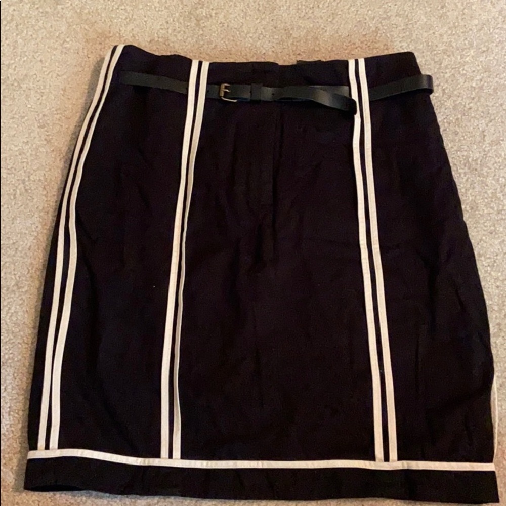 H&M black and white a line skit in size 6